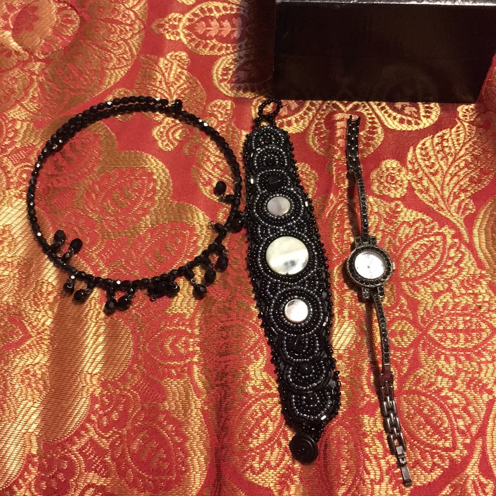 Selling together jewelry bundle